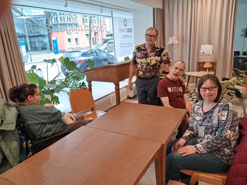 Die Vorbereitungen im WirkRaum sind fast abgeschlossen. Im Bild v.l.n.r. Jasmin Skala, Alexander Meixner, Hans Tonich und Elke Slabschi.